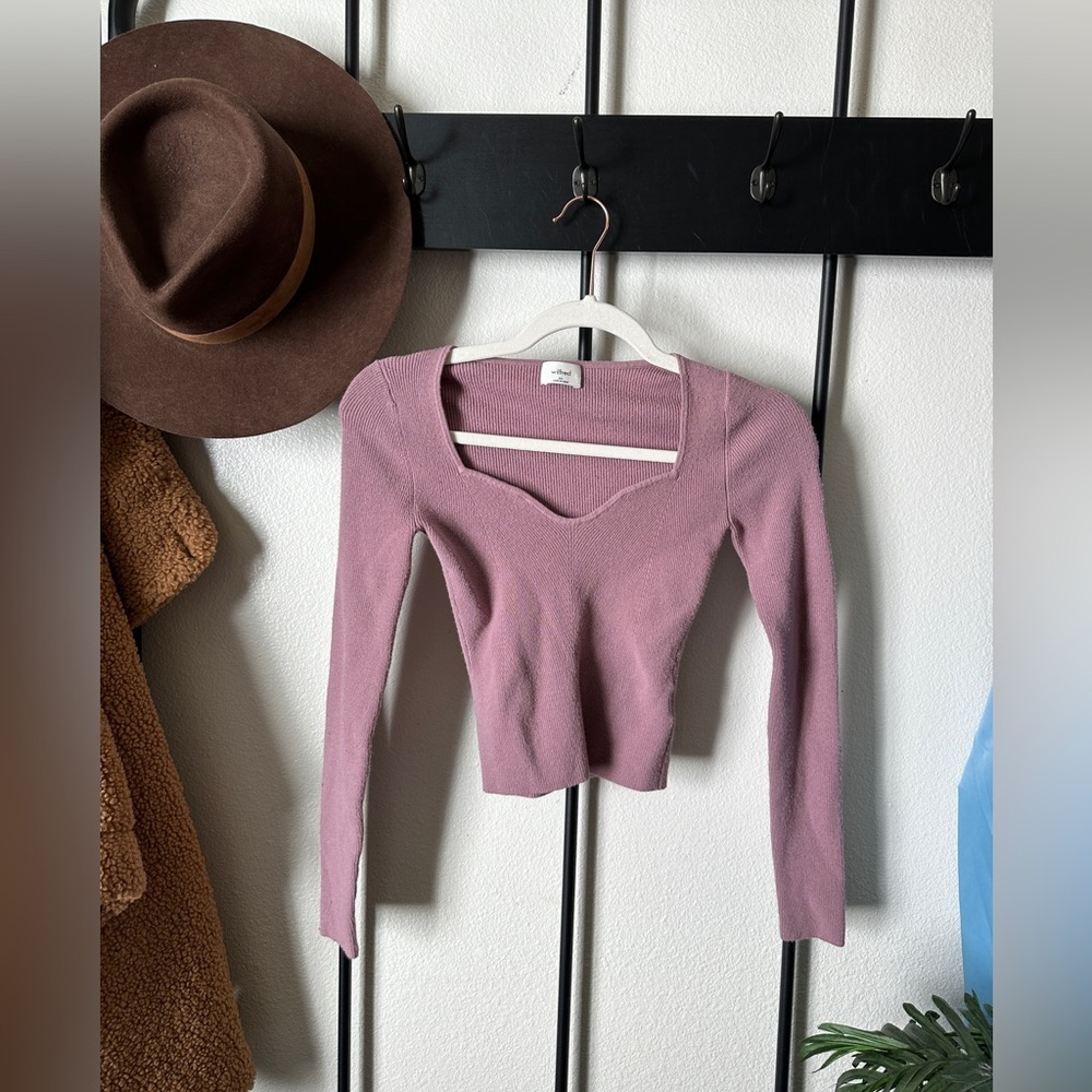 Aritzia Wilfred dusty pink ribbed corset style knit long sleeve sweater cropped